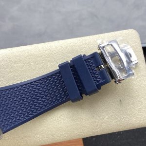 Vacheron Constantin Overseas Super Clone Watch with Cash on Delivery 1137100579 - macro shot